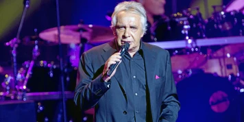 Michel Sardou se retire de la scène, apprécie Taylor Swift