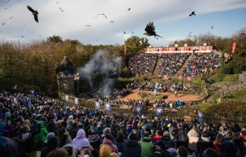 Le Puy du Fou: Meilleur Spectacle du Monde et Parc de Loisirs Renommé en Vendée