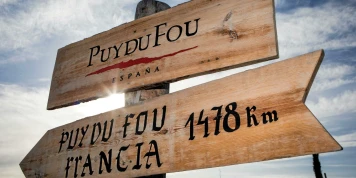 Le Puy du Fou: Meilleur Spectacle du Monde - 'Le Mime et l'Étoile'