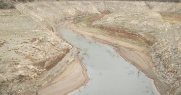 Joan Alvado capture la sécheresse en Catalogne: Images de la pénurie d'eau