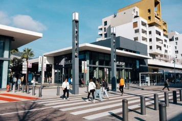 Transformation des zones commerciales: Plan pour des complexes commerces-logements en France