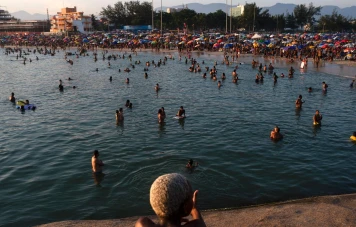 Canicule intense à Rio de Janeiro: Températures record et refuges sur les plages