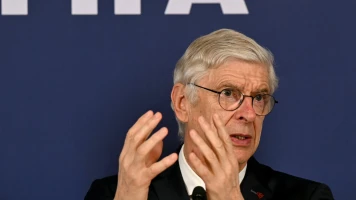 Nouvelle règle du hors-jeu 'Loi Wenger' testée pour augmenter les buts en match