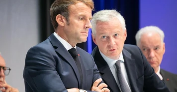 Emmanuel Macron et Bruno Le Maire discutent des finances publiques