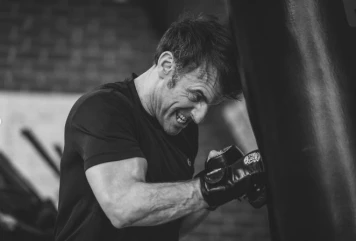 Macron capturé en boxe: railleries et accusations de retouche photo