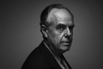 Frédéric Mitterrand: Écrivain, Réalisateur et Ancien Ministre de la Culture