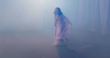 Isabelle Huppert huée lors de Bérénice à Paris: Réaction des écrivains