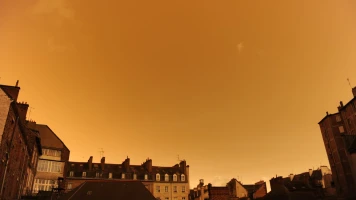 Le nuage de sable du Sahara envahit le sud-est de la France, affectant la qualité de l'air et les sols