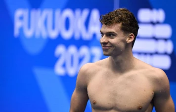 Triomphe de Léon Marchand aux finales NCAA, favori pour les Jeux Olympiques