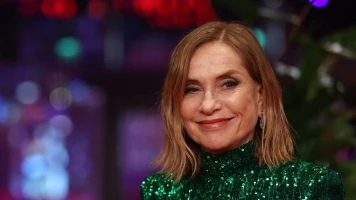 Isabelle Huppert: Réactions du Public aux Pièces Théâtrales Transgressives