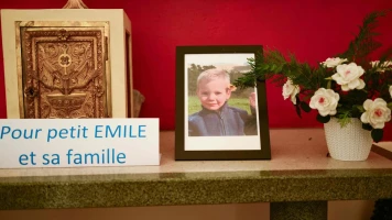 Hommage à La Bouilladisse pour le petit garçon disparu, Émile