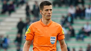 PSG Triomphe dans le Classique, Controverse Arbitrale et Avance de 12 Points