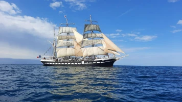 Flamme Olympique à Marseille: Voyage Historique à Bord du Belem