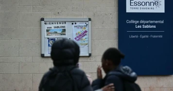 Adolescent de 17 ans arrêté après le meurtre violent d'un élève de 15 ans