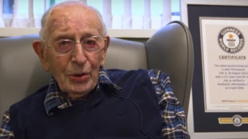 John Tinniswood, 111 ans, reconnu comme l'homme le plus vieux du monde