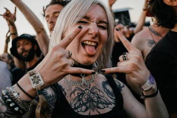 Le Heavy Metal: Un Mode de Vie Diversifié et Thérapeutique, Pas Juste du Chaos