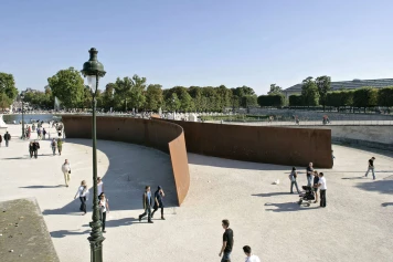 Le débat sur l'avenir de la sculpture Clara-Clara de Richard Serra à Paris