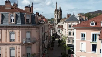 Revitalisation des commerces à Voiron : succès grâce à l'expertise financière