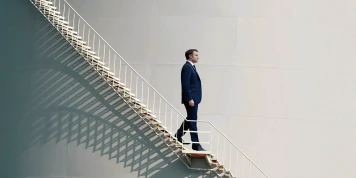 La position économique de Macron en 2015 : Les dépenses publiques, un problème à venir
