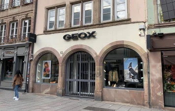Controverse à Strasbourg: Boutique Geox fermée suite à incident voilé