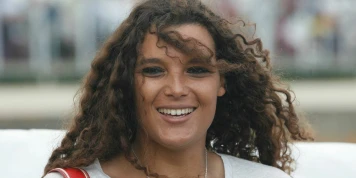 Marie Tabarly remporte l'Ocean Globe Race sur Pen-Duick VI en 214 jours