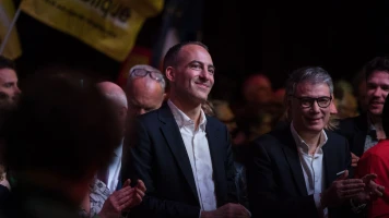 Socialiste en tête, défend une position pro-européenne contre Russie