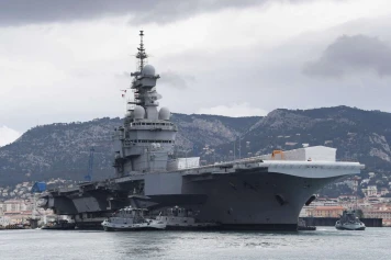 Le porte-avions Charles-de-Gaulle passe pour la première fois sous le contrôle de l'OTAN