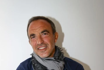 Nikos Aliagas: Maître de Cérémonie des Jeux Olympiques, Honore ses Racines