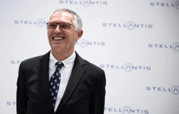 Augmentation controversée de la rémunération du PDG de Stellantis, Carlos Tavares
