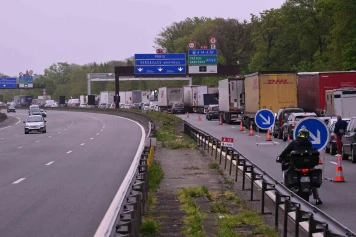 Fermeture de l'A13 pour fissure: Enquête en cours, alternatives de circulation