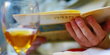 Célébration de Pessah: Commémoration de l'Exode et Rituels Juifs