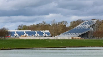 Arrêt des travaux à Versailles pour Paris 2024: Sécurité et délais en question