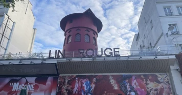 Moulin Rouge à Paris: Ailes emblématiques s'effondrent sans blessés