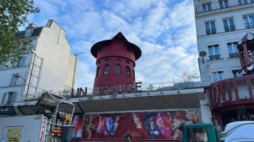 Le cabaret confirme les spectacles après l'incident, aucun blessé