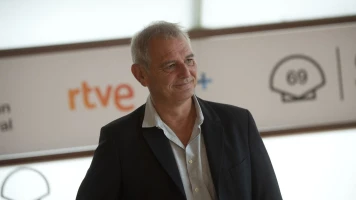 Réalisateur renommé décède jeudi suite à une maladie, annonce l'agent