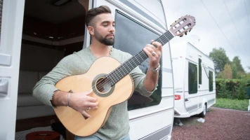 Kendji Girac blessé par balle: Incident mystérieux dans sa caravane
