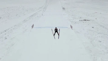 Record officieux du saut à ski de 291 m de Ryoyu Kobayashi à Akureyri, en Islande