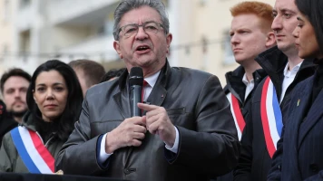 Jean-Luc Mélenchon défend ses propos, accuse la ministre de détourner l'attention