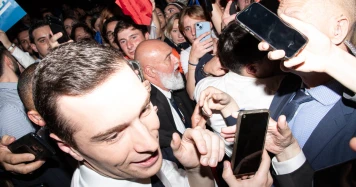 Élections européennes 2024: Le Pen dévoile candidats controversés à Perpignan