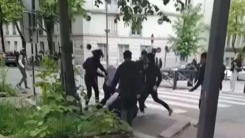 Étudiant attaqué à Paris: enquête ouverte, police cherche agresseurs