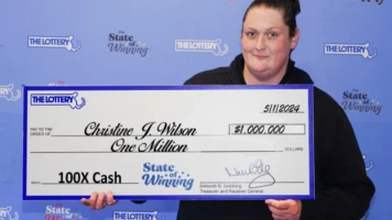 Christine Wilson gagne deux millions de dollars à la loterie en deux mois