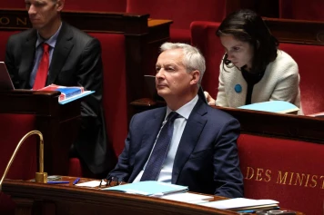 Accord SNCF: Départs anticipés et controverses politiques sur la réforme des retraites