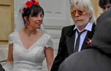 Renaud, 71 ans, épouse Cerise lors de son troisième mariage à Paris
