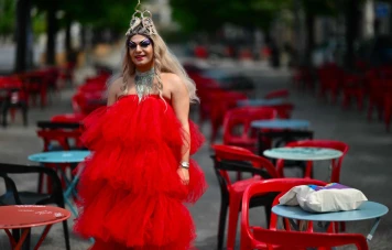 Miss Martini, Premier Drag-Queen à Porter la Flamme Olympique pour l'Inclusivité