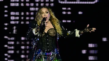 Chanteuse Américaine de 65 Ans Révèle Transformations à Copacabana