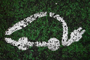 France vise 800K ventes de voitures électriques et 400K points de recharge d'ici 2030