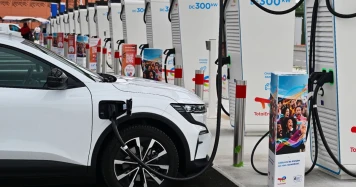 France vise 800K ventes annuelles de voitures électriques d'ici 2027