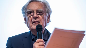 Bernard Pivot: Journaliste, Écrivain et Icône de la Télévision Française