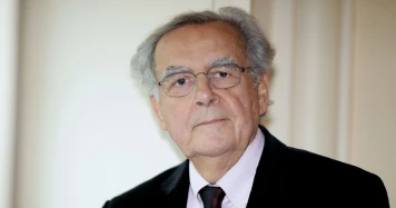 Hommage à Bernard Pivot: Présentateur TV, Écrivain et Passionné de Littérature