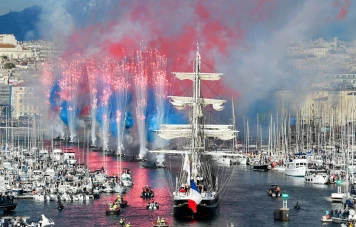 Flamme Olympique à Marseille: Cérémonie réussie, Macron et Jul en vedette
